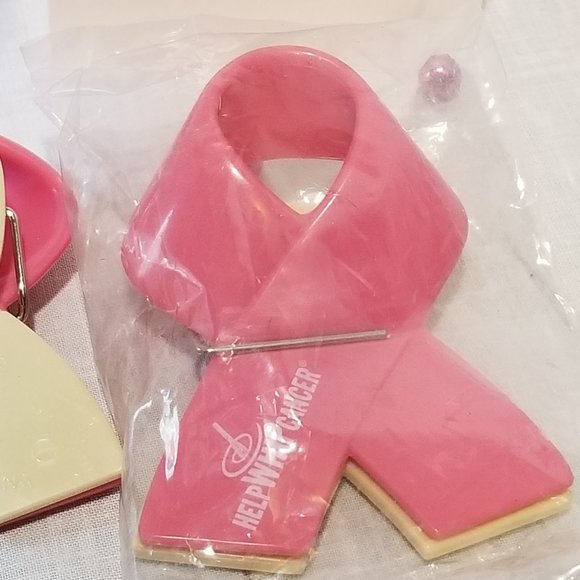 NEW PAMPERED CHEF #9820 HELP WHIP CANCER CLIP MAGNETIC BOARD CLIPS Pair (2) - Picture 1 of 3